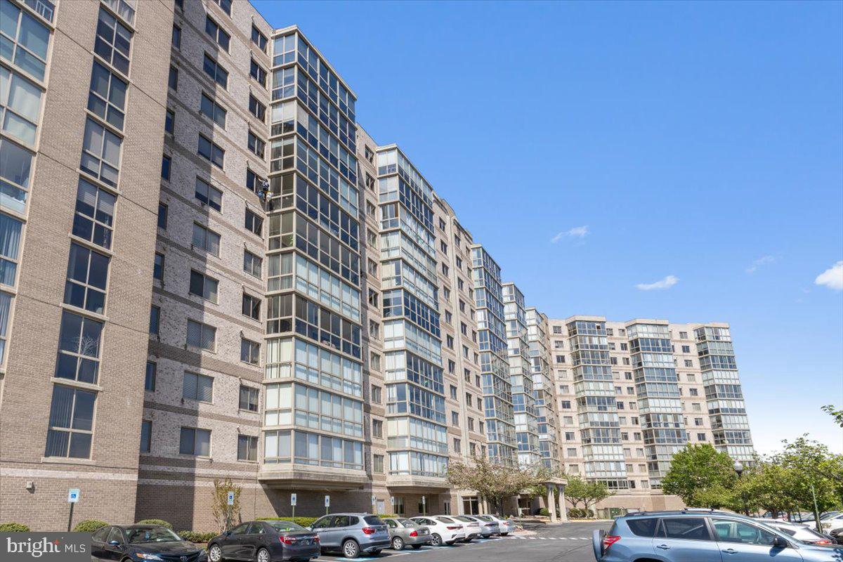 LANSDOWNE WOODS - Residential