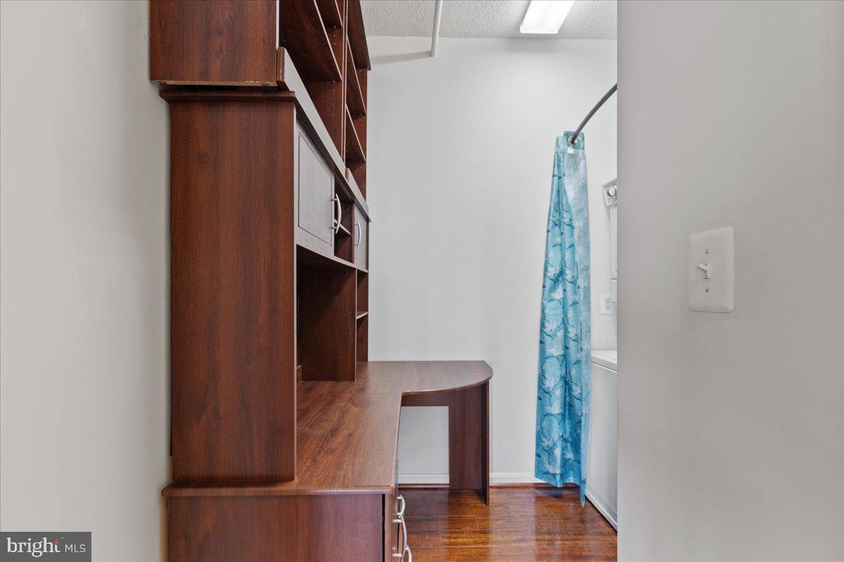 LANSDOWNE WOODS - Residential
