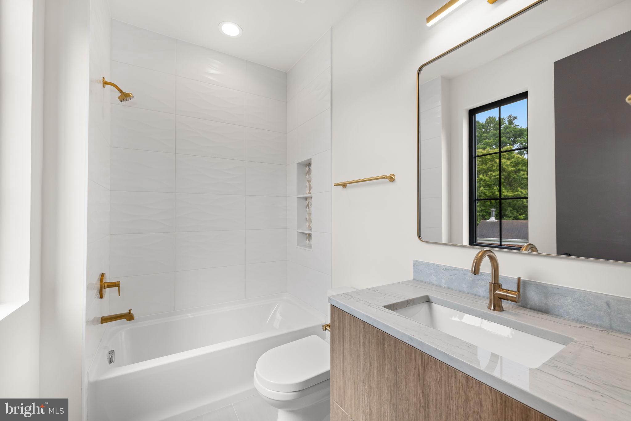 VIENNA WOODS - Residential