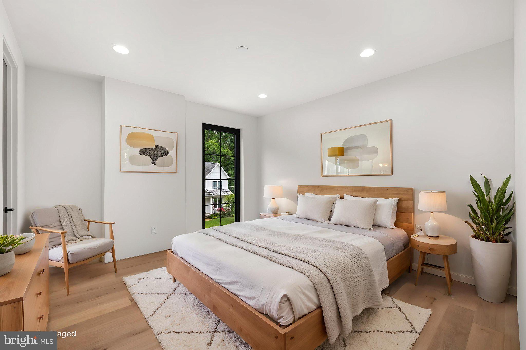 VIENNA WOODS - Residential