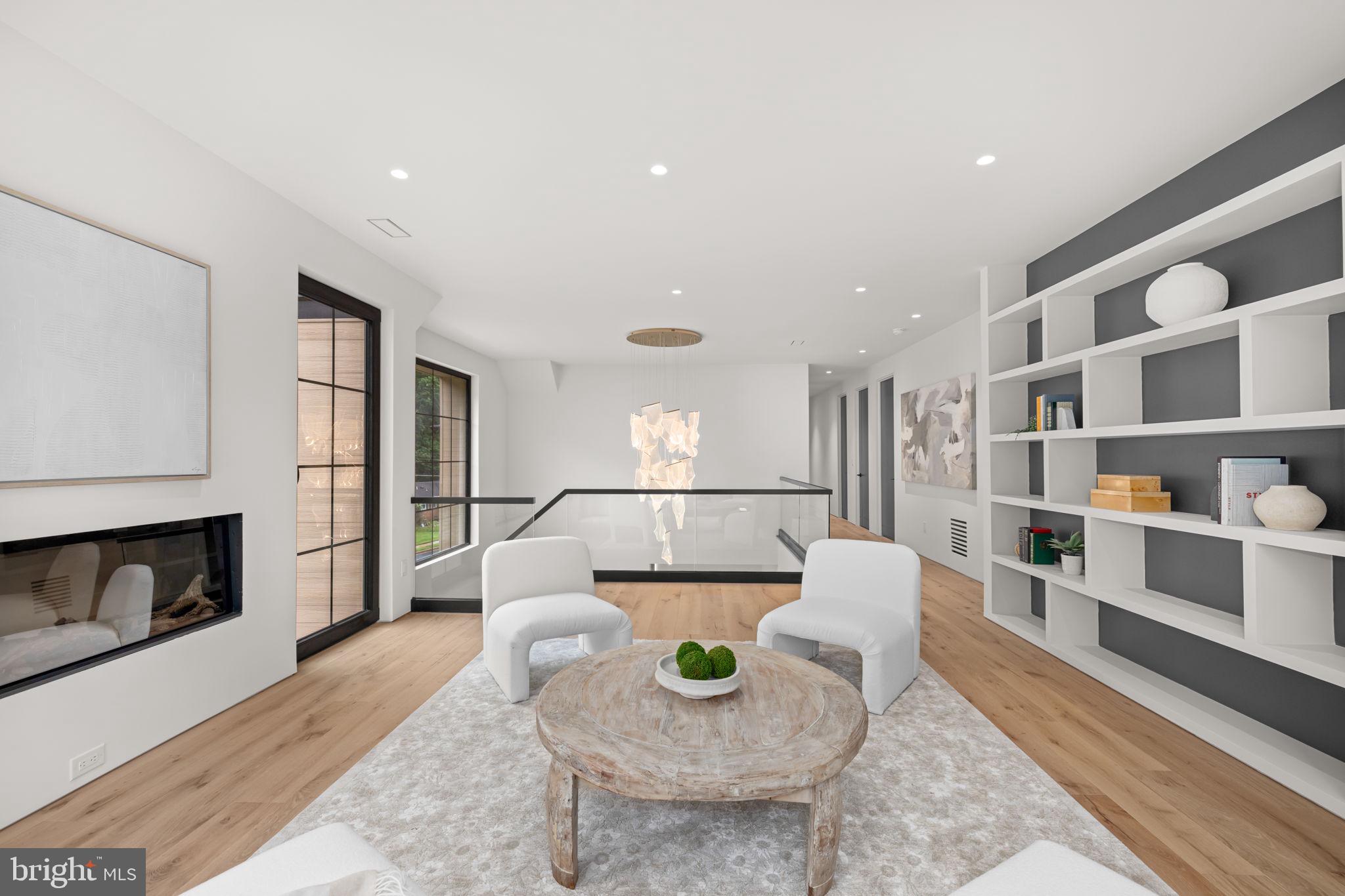 VIENNA WOODS - Residential