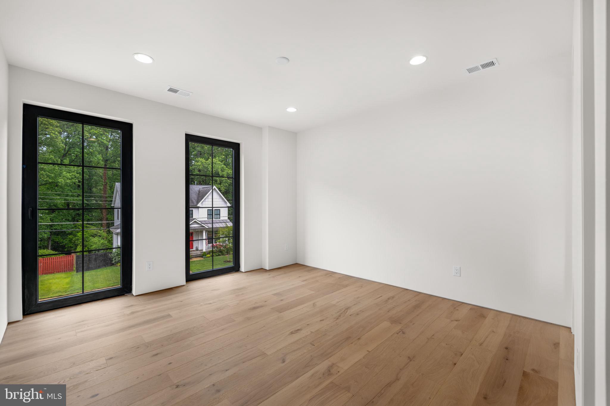 VIENNA WOODS - Residential