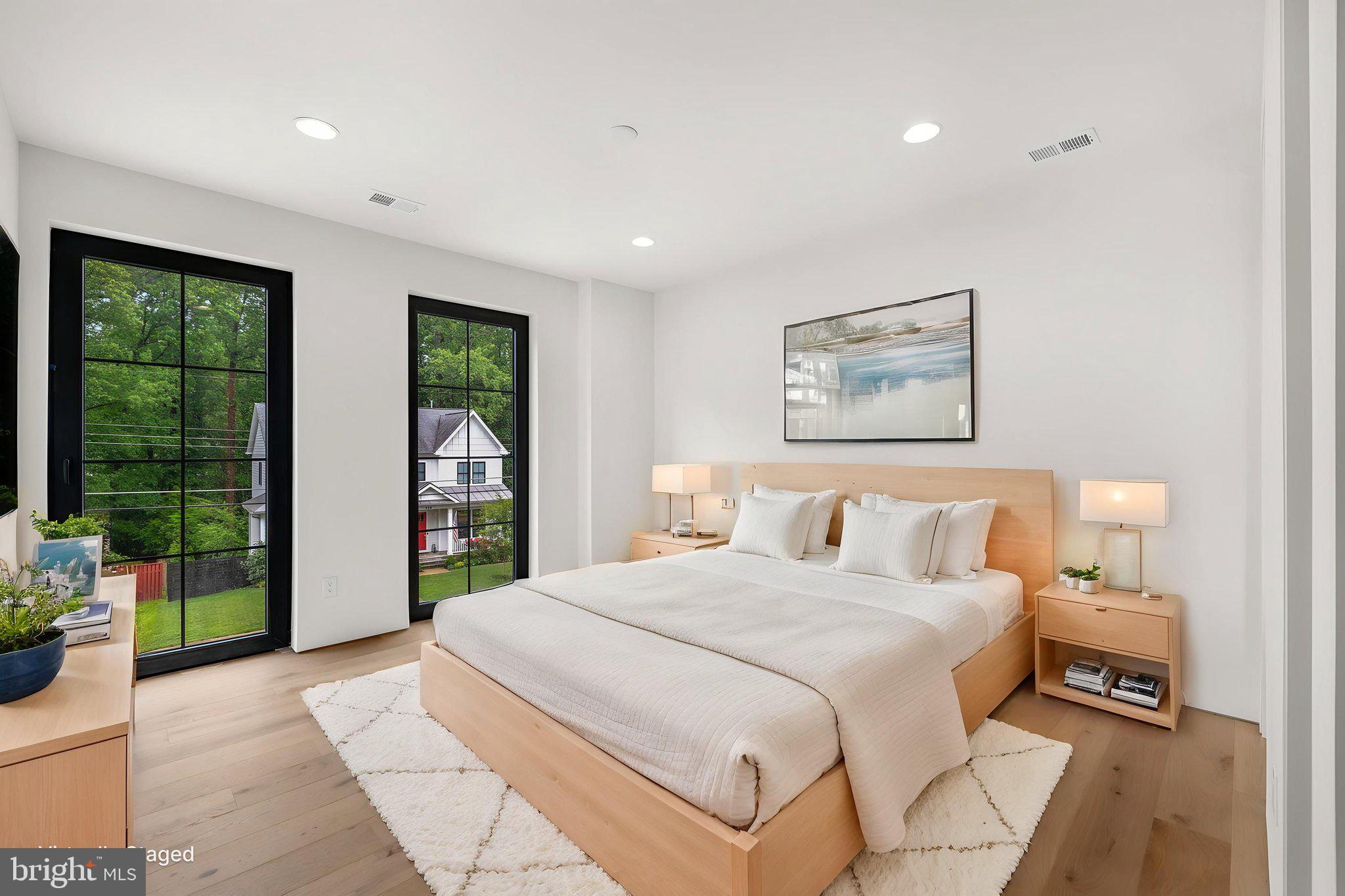VIENNA WOODS - Residential