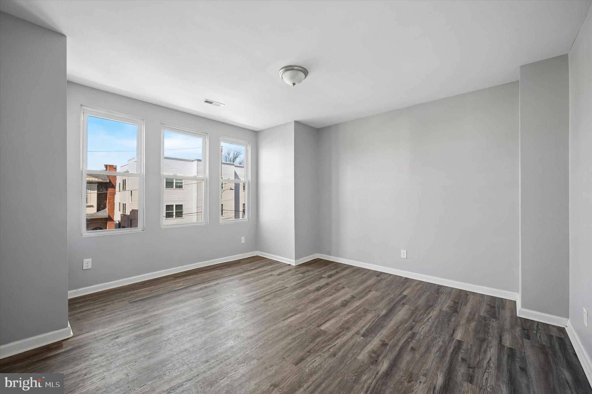 LOGAN - Residential