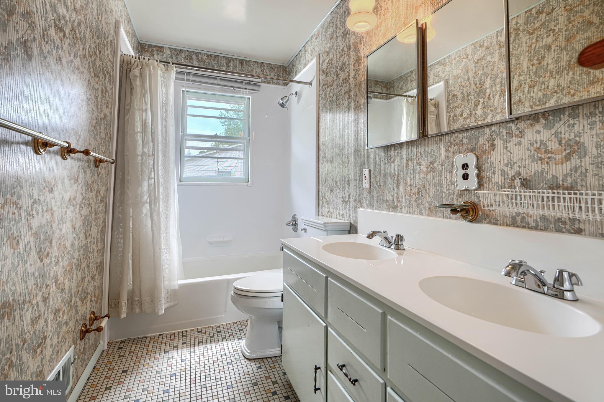 CHATSWORTH GROVE - Residential