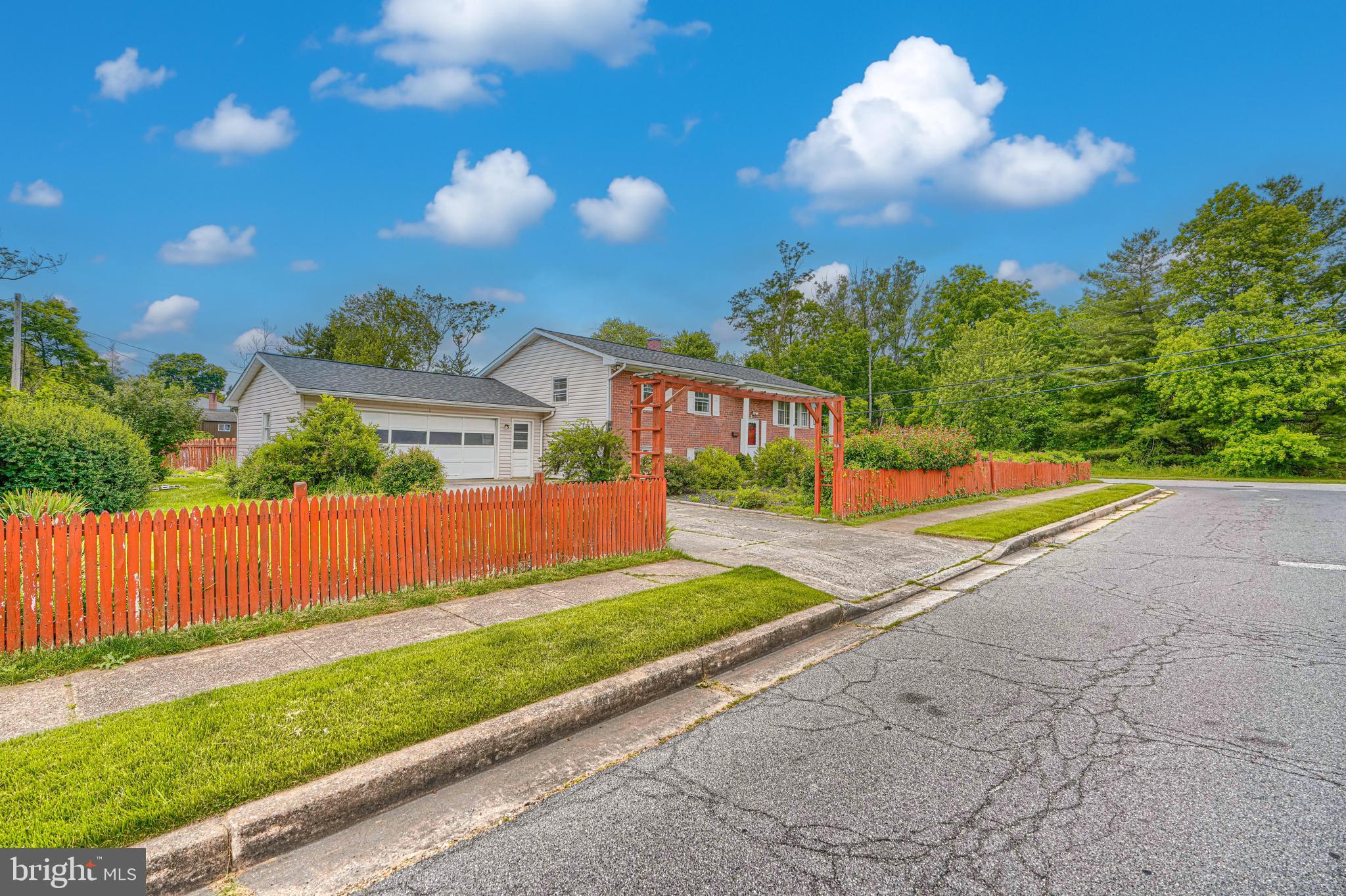 CHATSWORTH GROVE - Residential