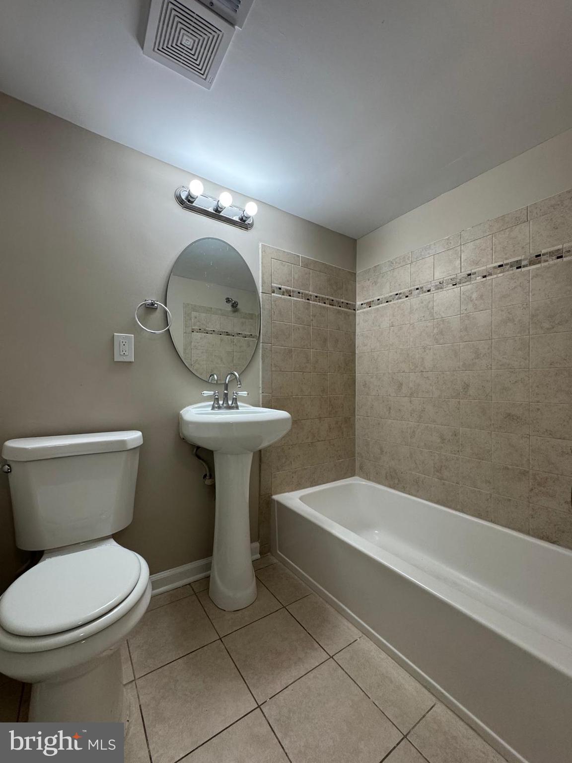 SWANN HILL CONDOMINIUMS - Residential