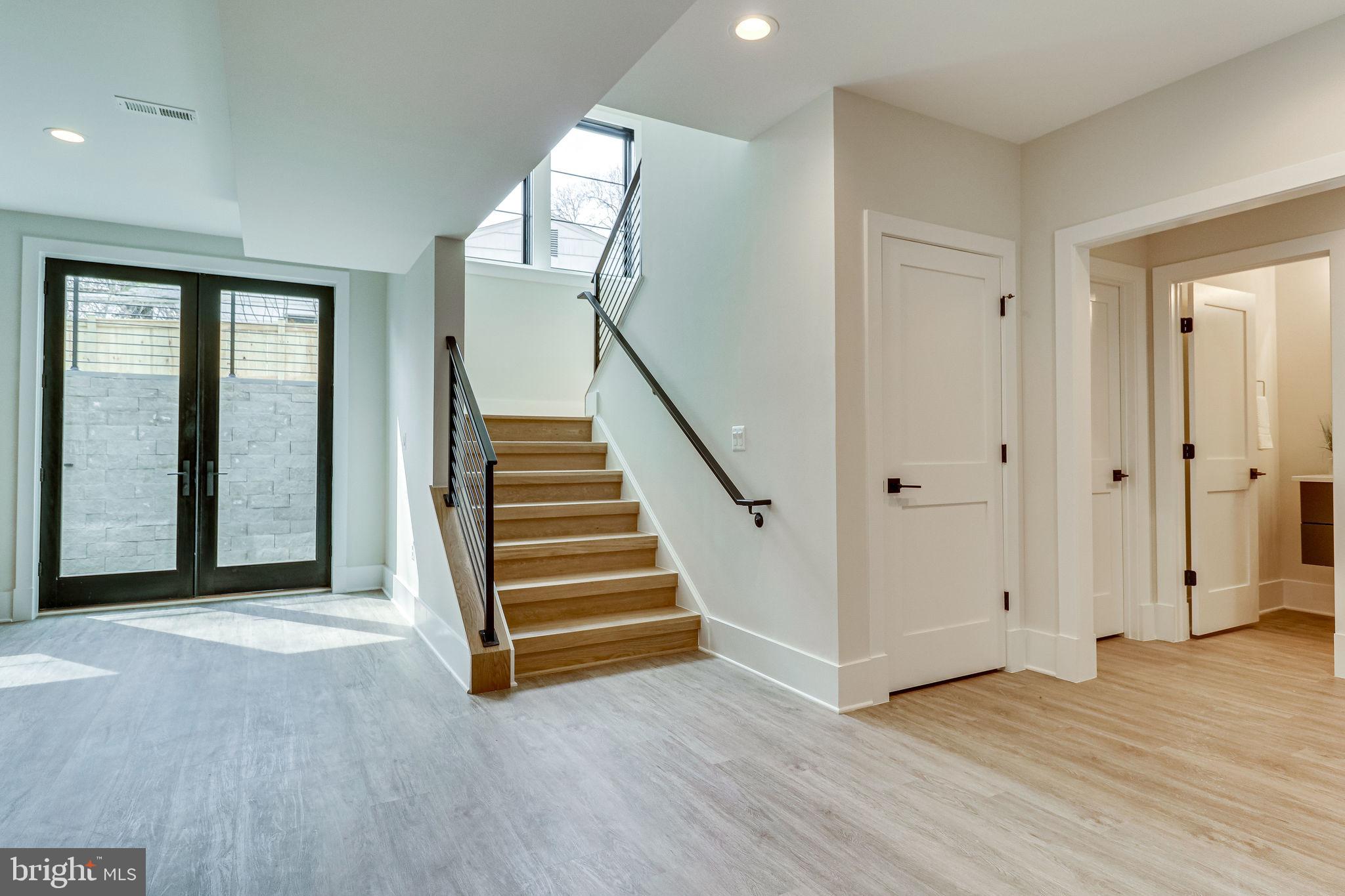VIENNA WOODS - Residential