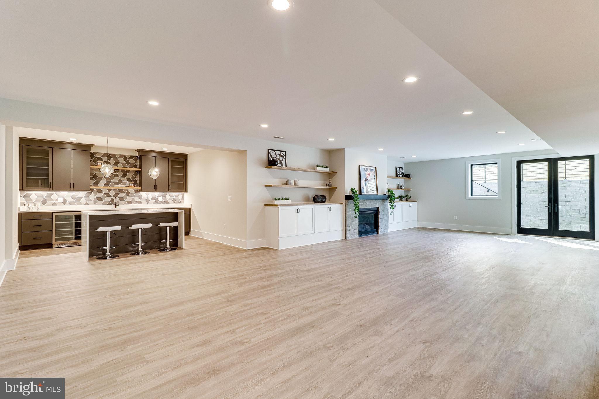 VIENNA WOODS - Residential