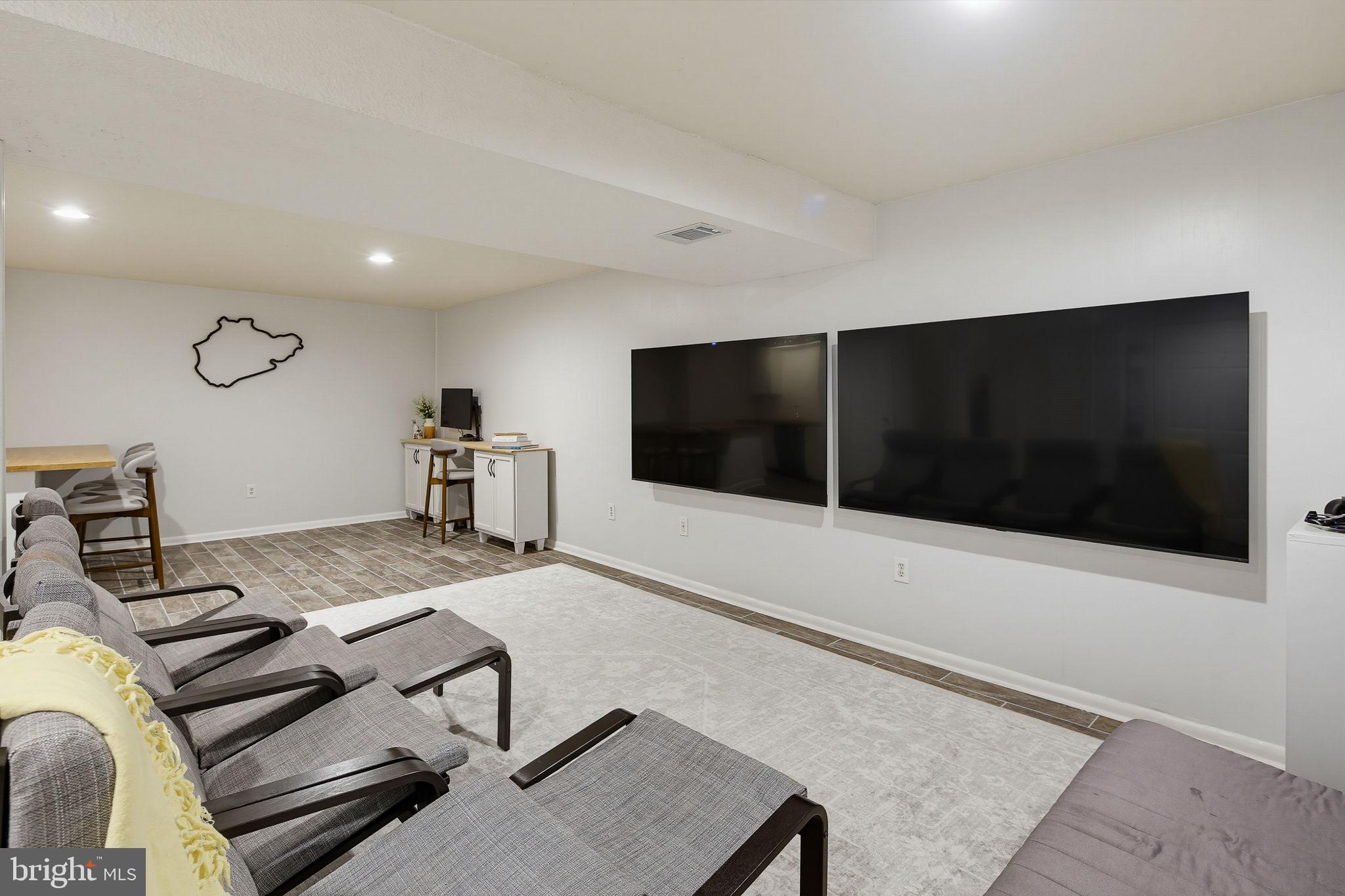 RUSSETT - Residential