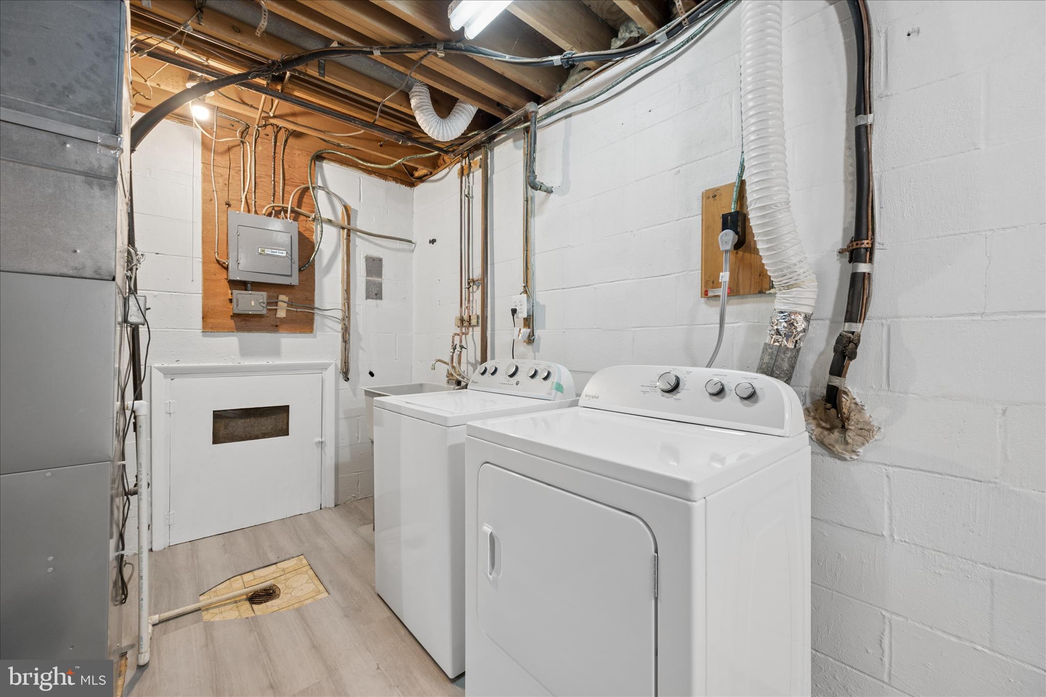BEL PRE WOODS - Residential
