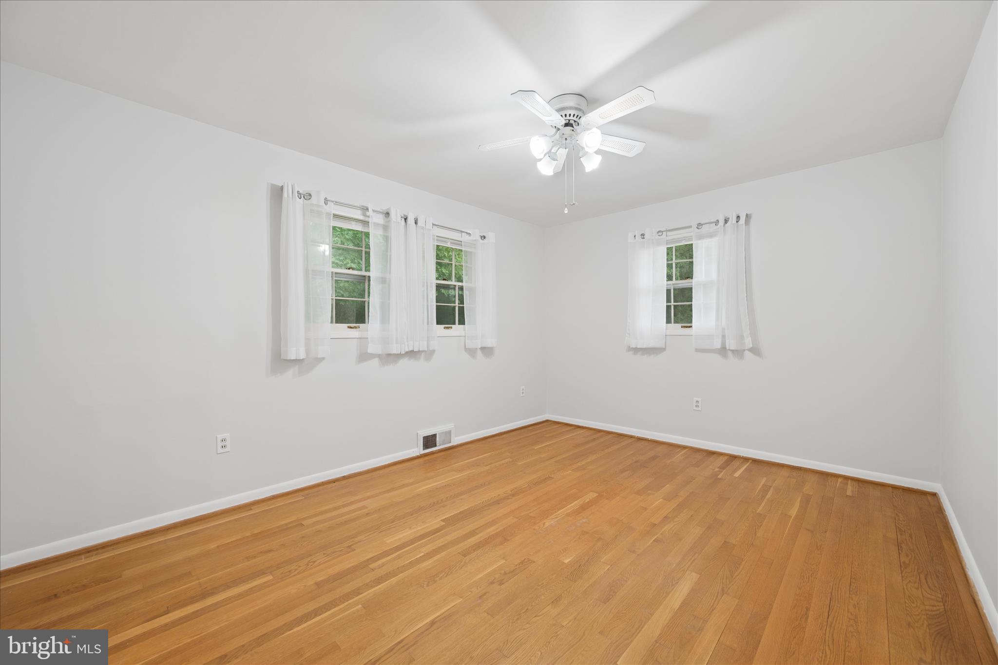 BEL PRE WOODS - Residential