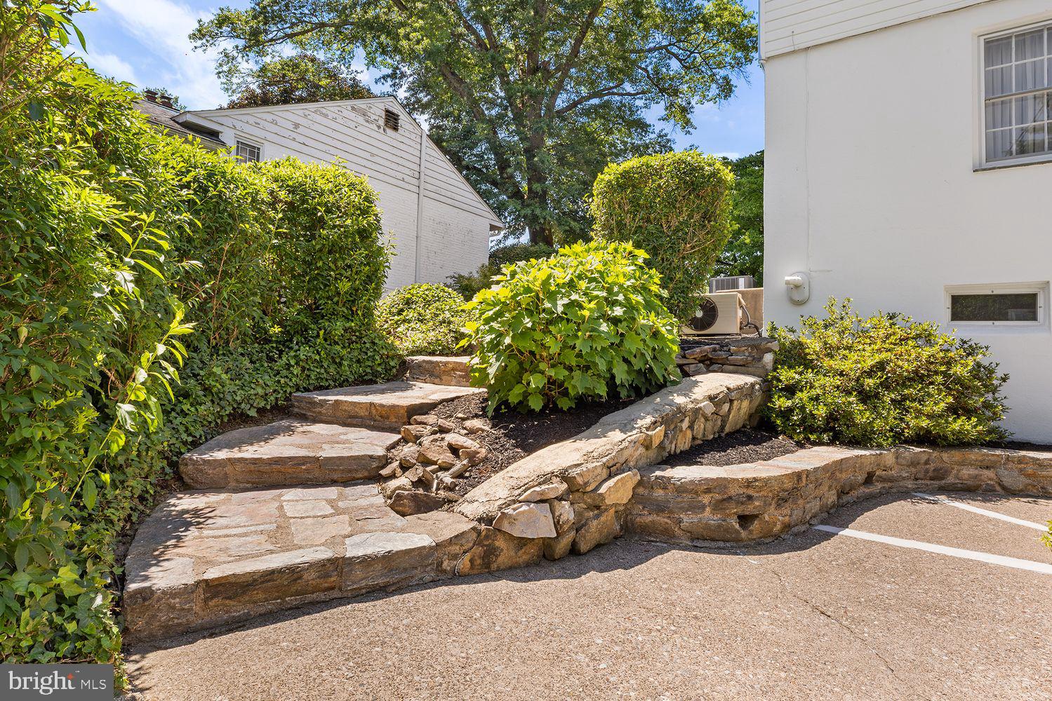 MEADOWBROOK - Residential