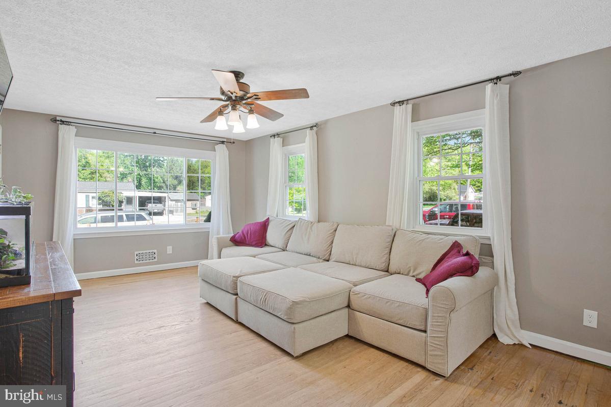 ROBSHIRE MANOR - Residential