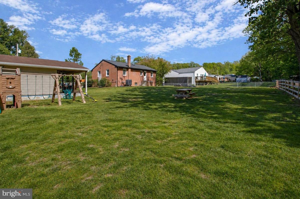 ROBSHIRE MANOR - Residential