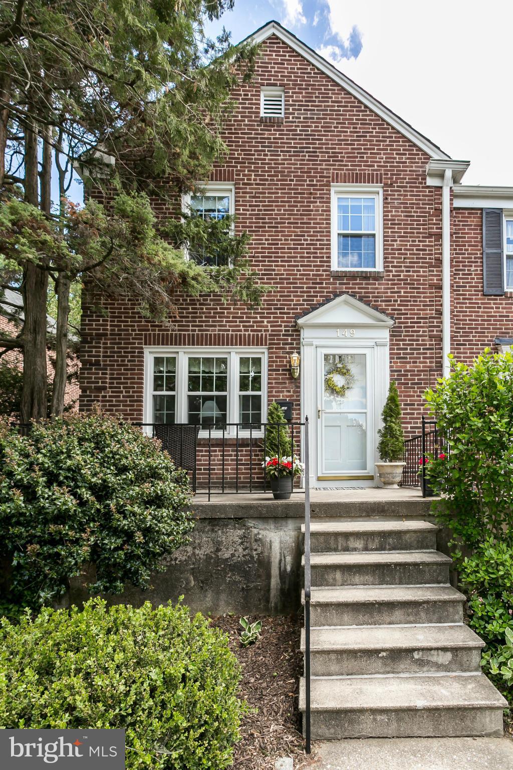 Fabulous End-of-group home ready for summer parties in the beautiful fenced garden!  DESIGNER KITCHEN, NEWER ROOF & GUTTERS, and  REPLACED WINDOWS & WATER LINE. Brand NEW CARPET in lower level family room, plus great storage and full bathroom next to laundry area. UPDATED BATHROOMS, SPACIOUS, & LIGHT FILLED.