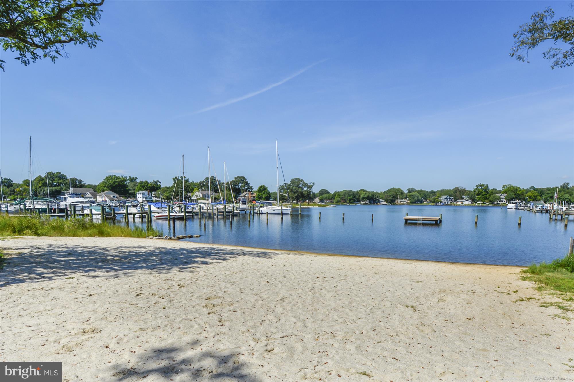 WOODLAND BEACH - Residential