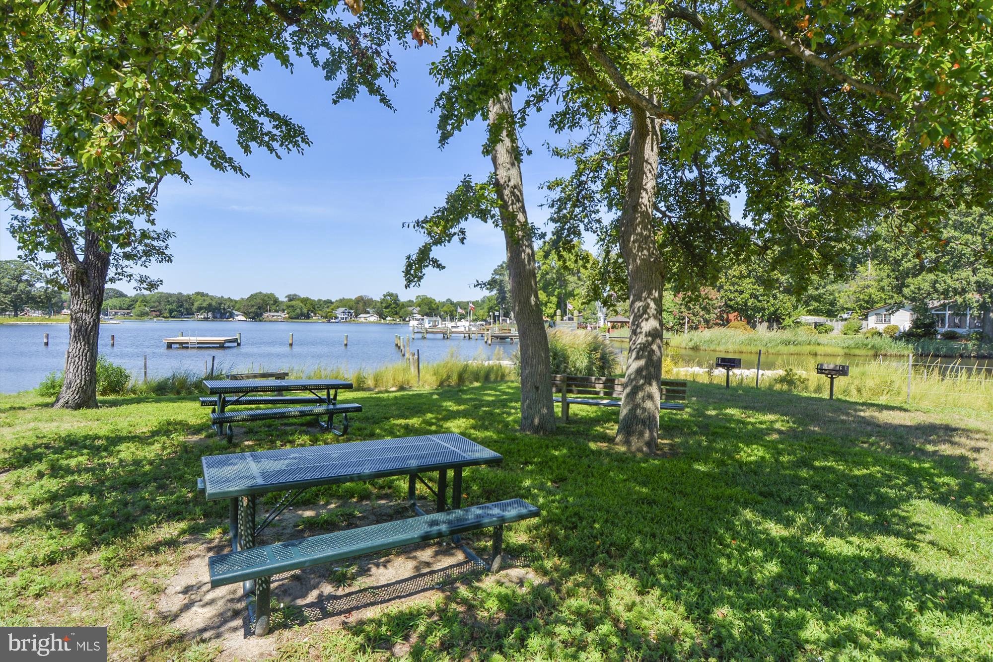 WOODLAND BEACH - Residential