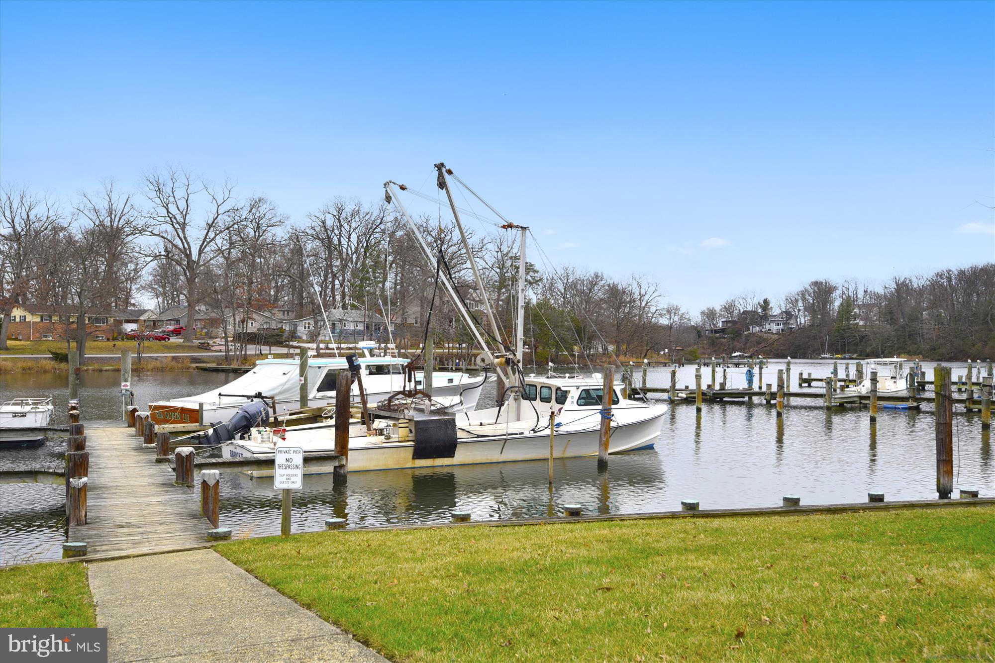 WOODLAND BEACH - Residential