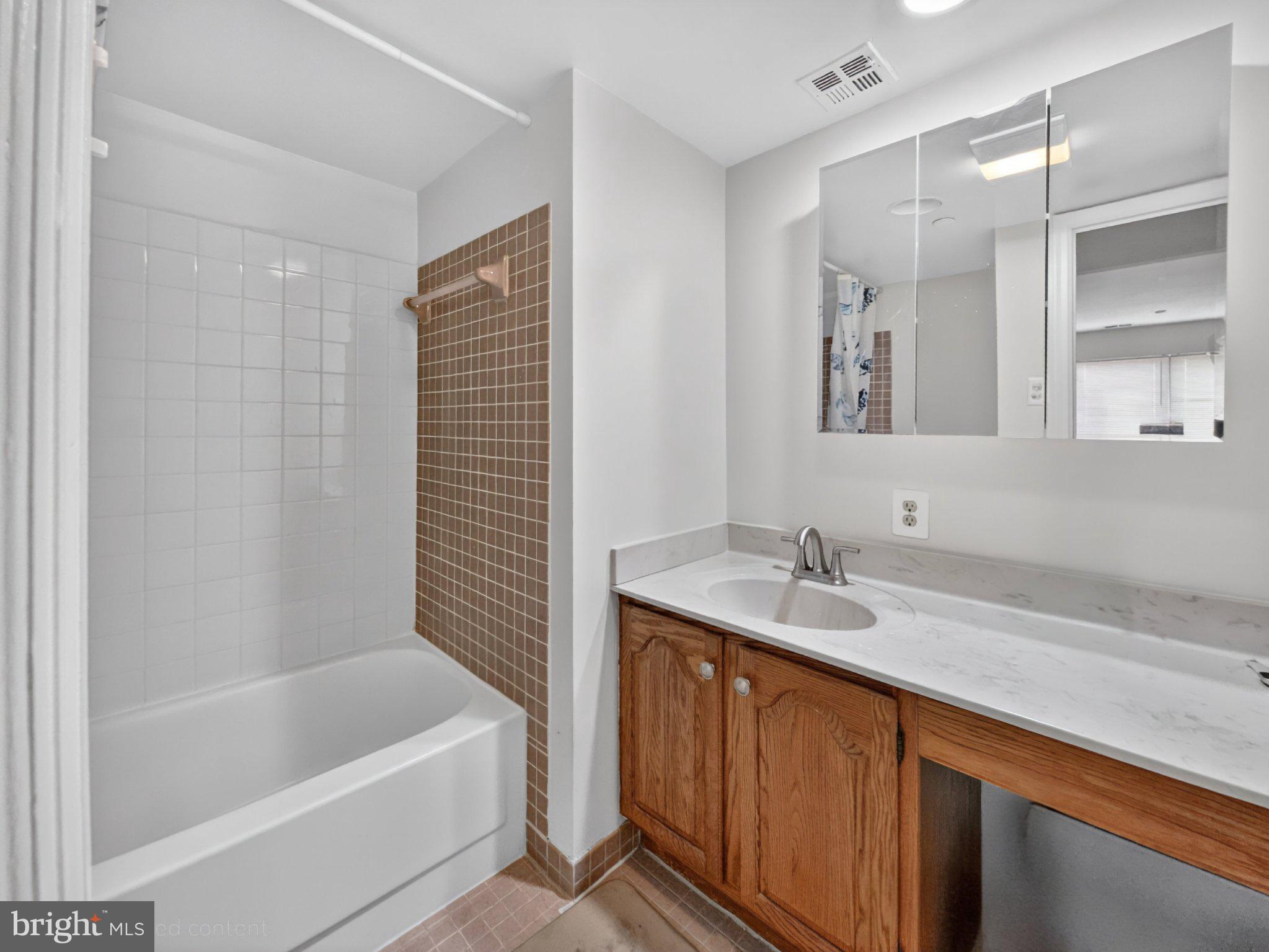 CLARENDON - Residential