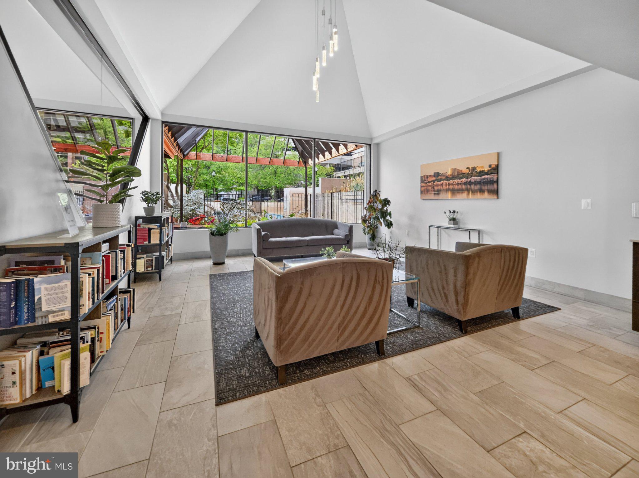 CLARENDON - Residential