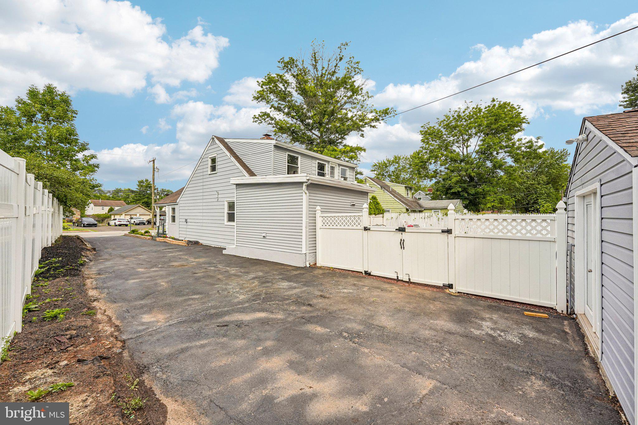WILLOW GROVE - Residential
