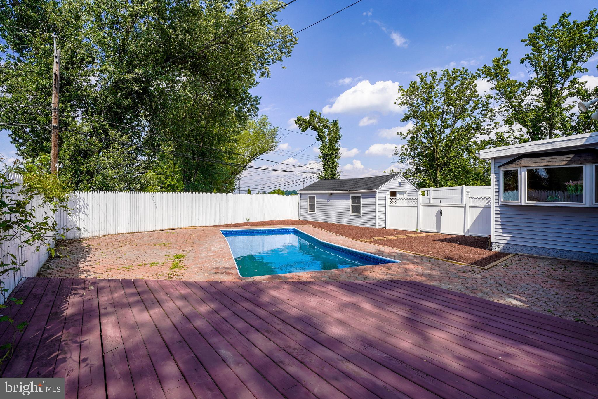 WILLOW GROVE - Residential