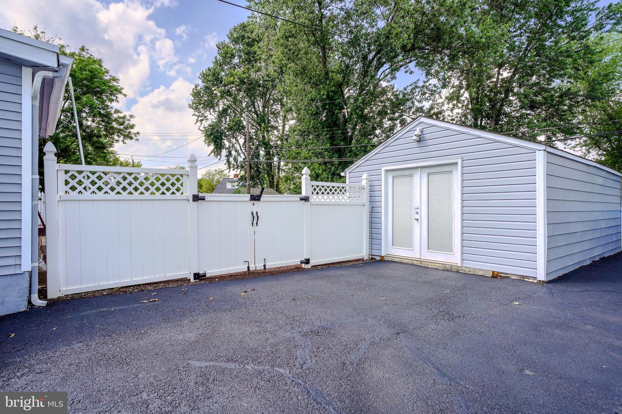WILLOW GROVE - Residential