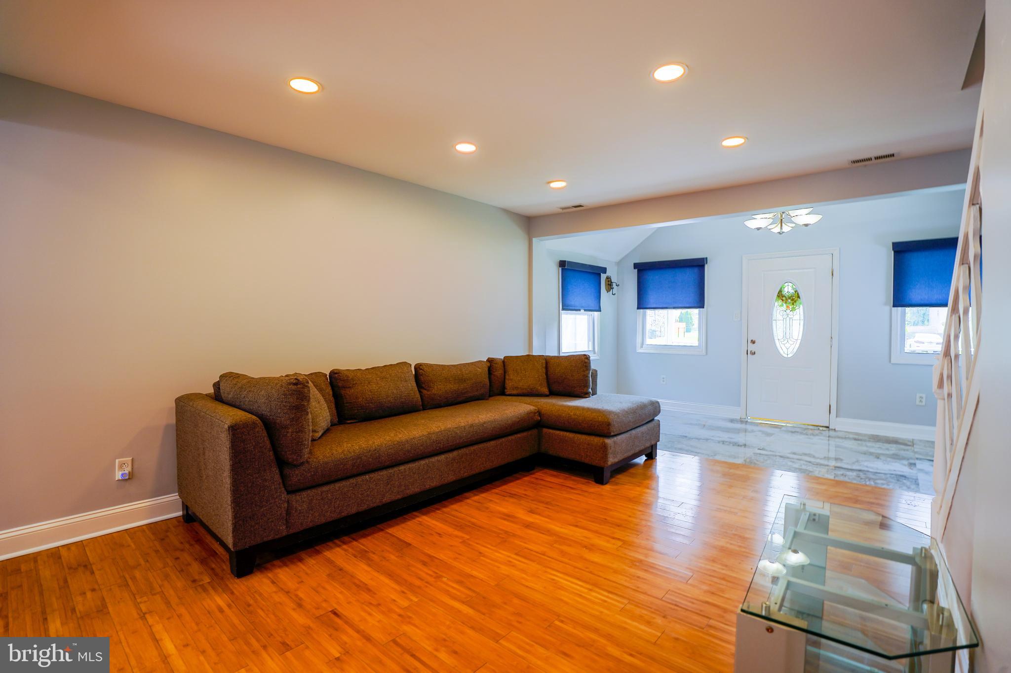 WILLOW GROVE - Residential
