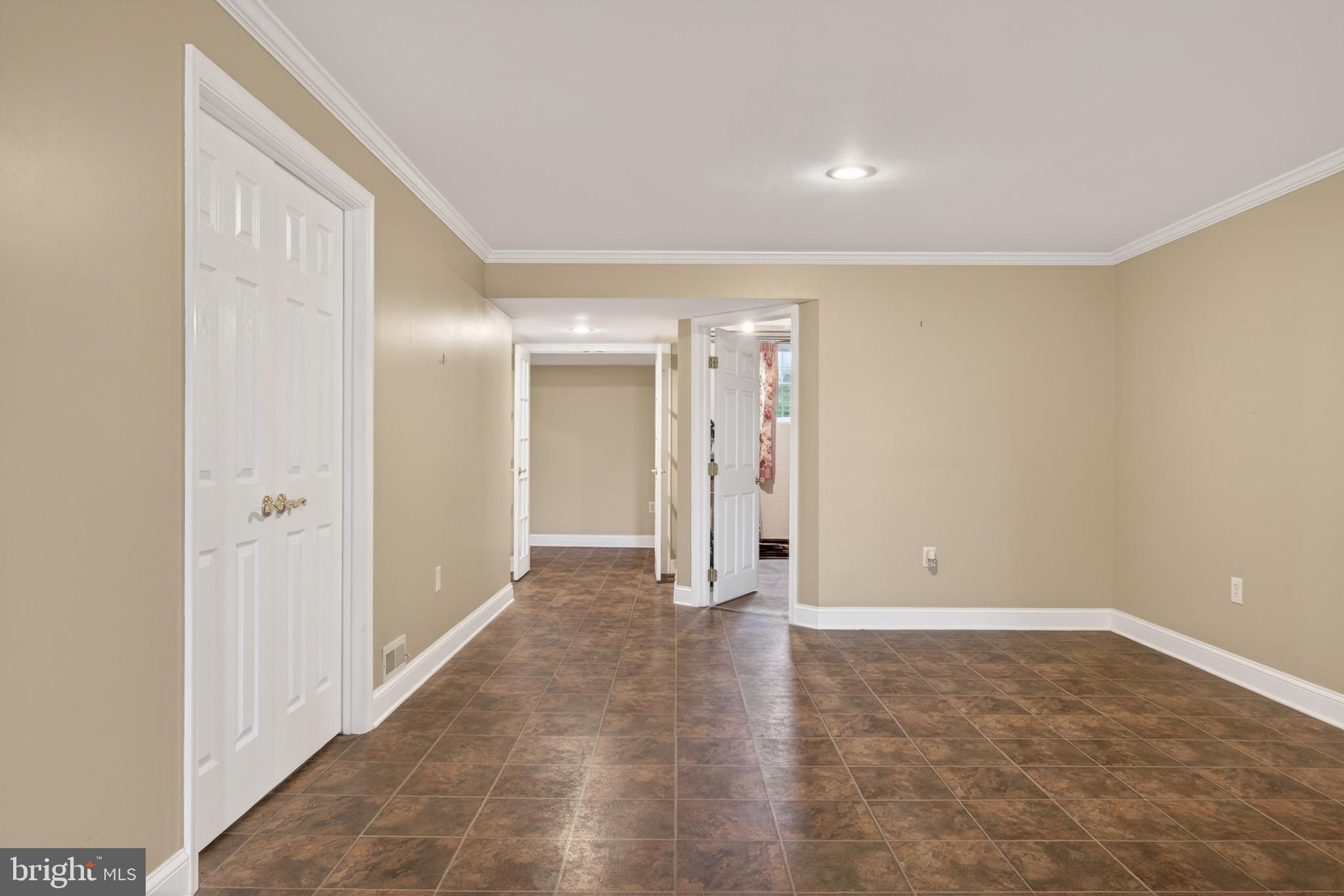 SHERMAN OAKS - Residential