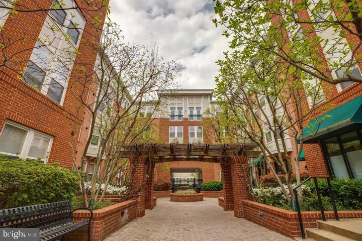 HALSTEAD AT THE METRO - Residential