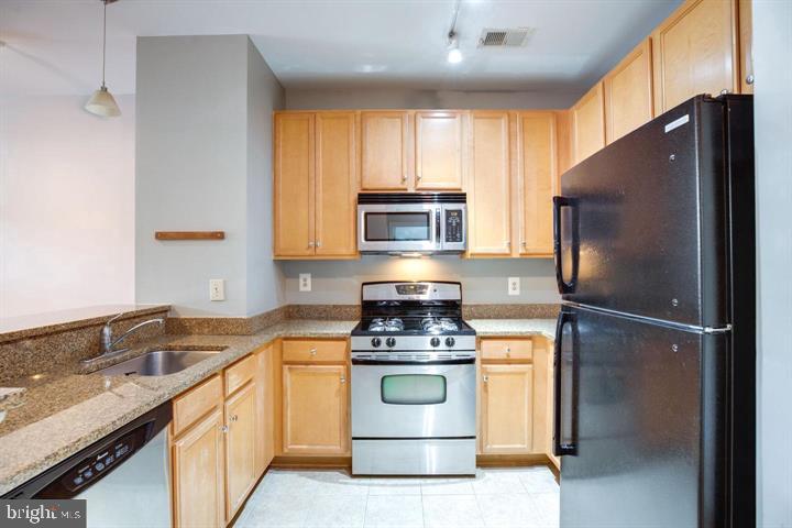HALSTEAD AT THE METRO - Residential