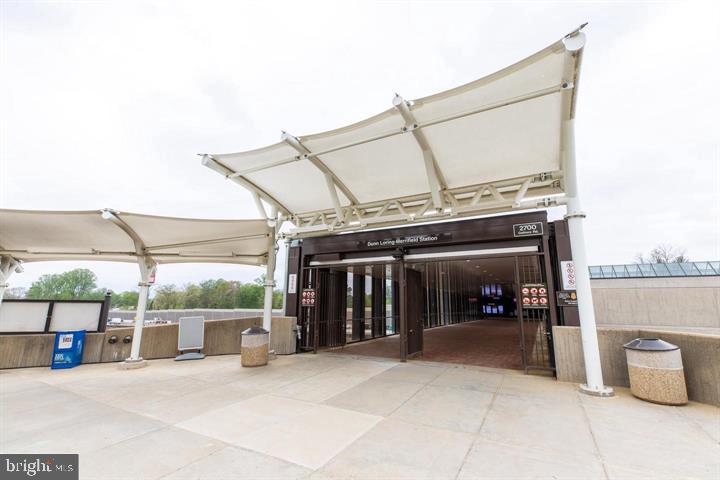 HALSTEAD AT THE METRO - Residential