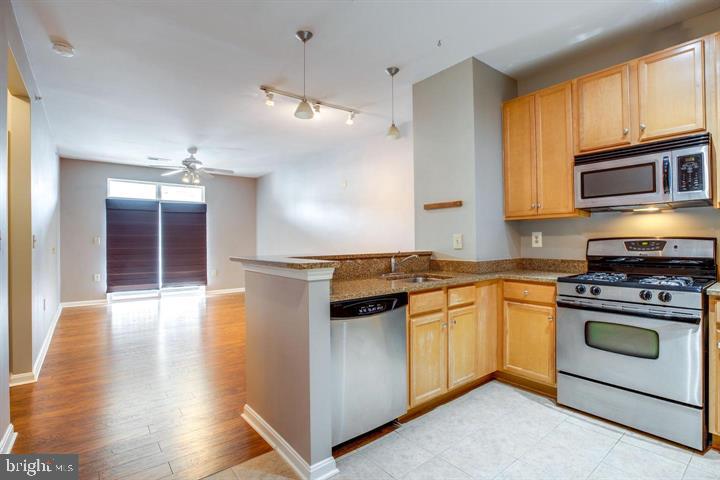HALSTEAD AT THE METRO - Residential