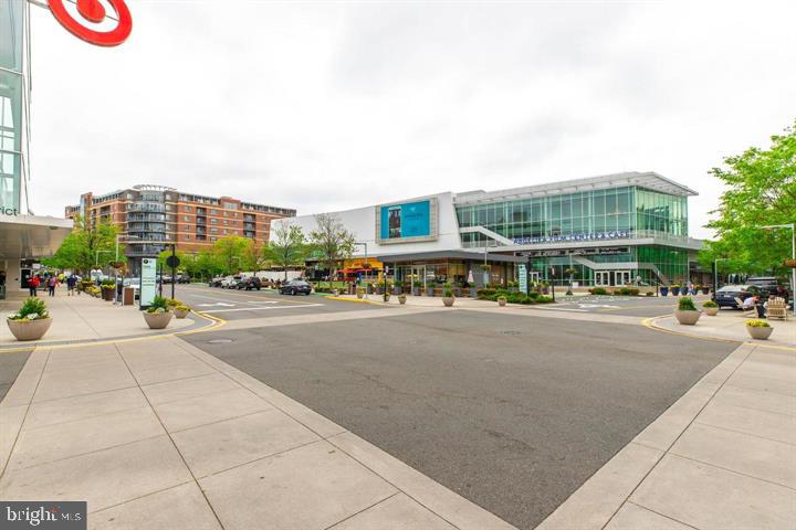 HALSTEAD AT THE METRO - Residential