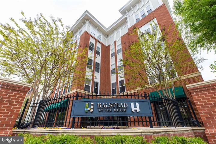 HALSTEAD AT THE METRO - Residential