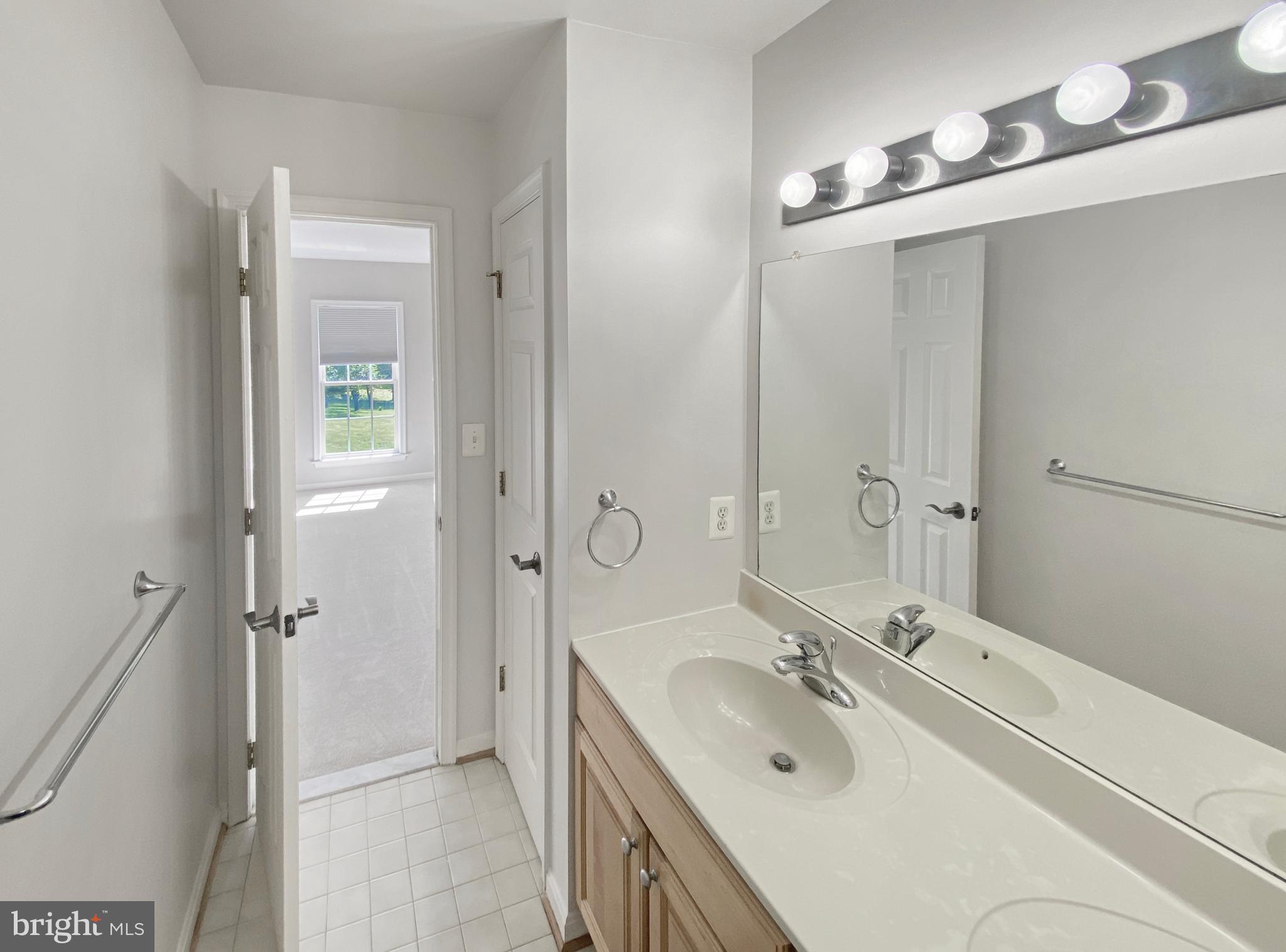 SHELTER KNOLLS - Residential
