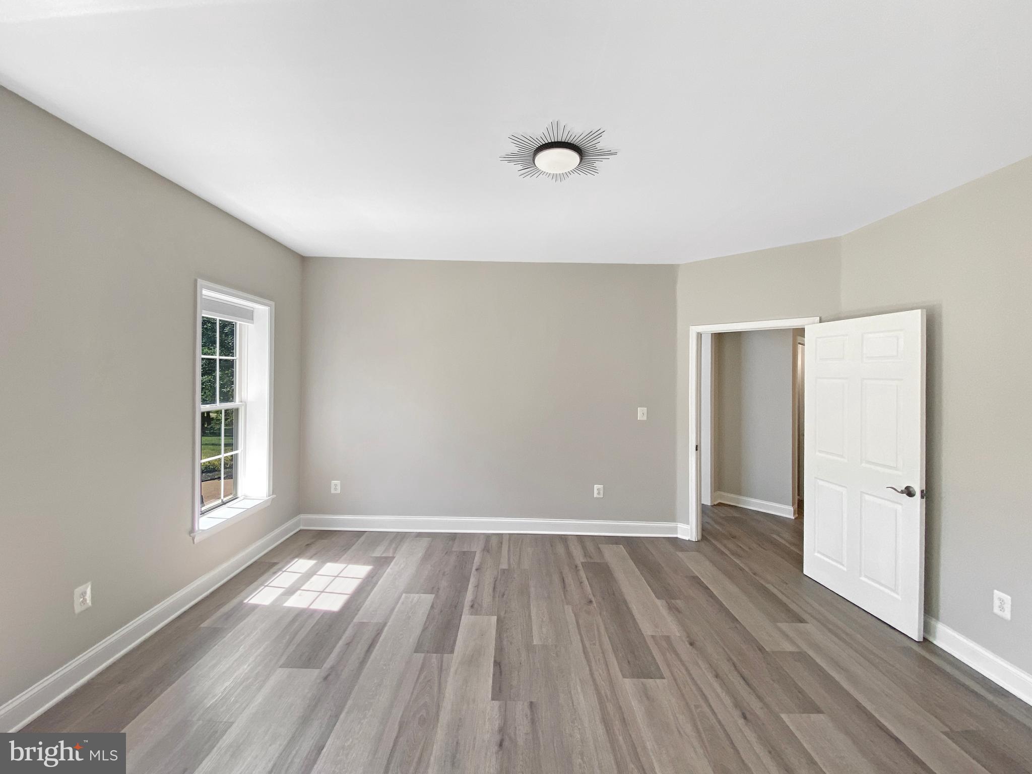 SHELTER KNOLLS - Residential