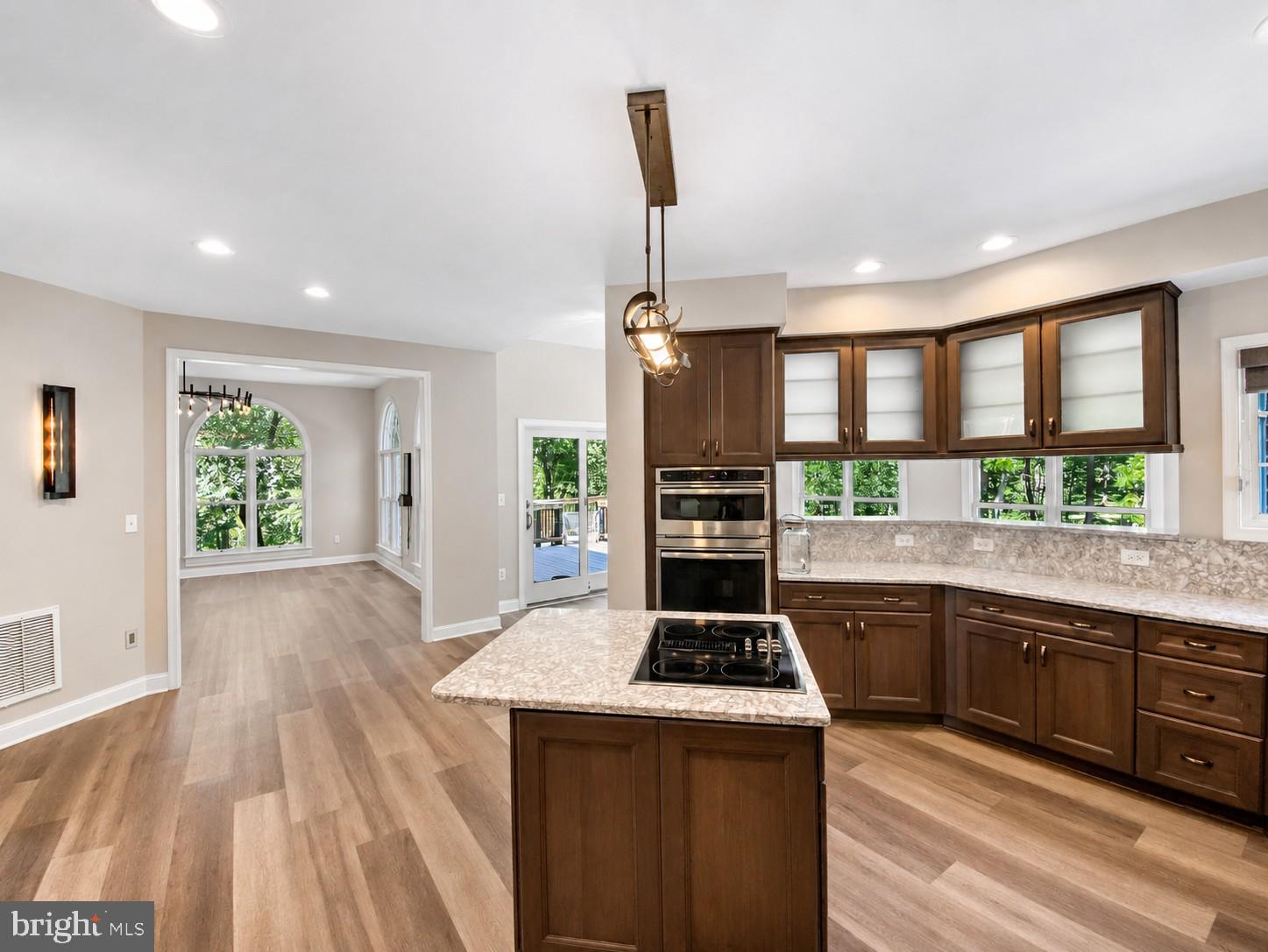 SHELTER KNOLLS - Residential