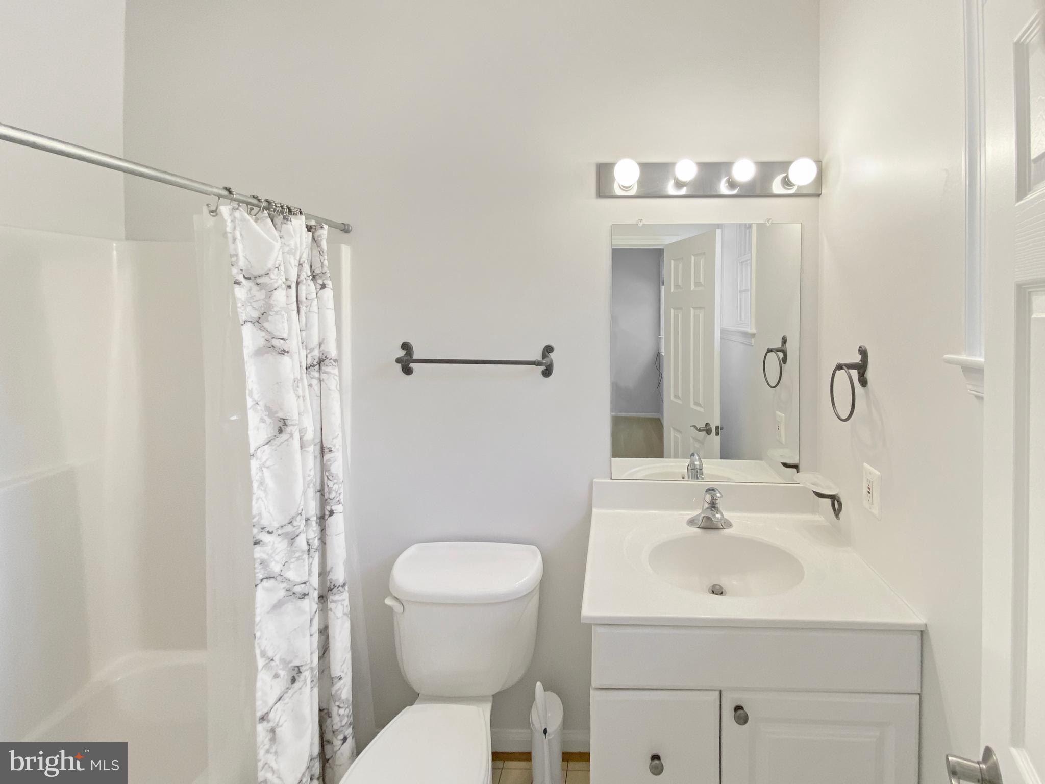 SHELTER KNOLLS - Residential