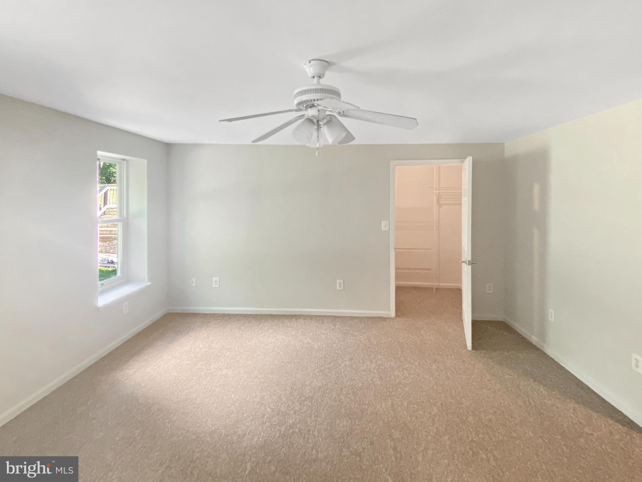 SHELTER KNOLLS - Residential