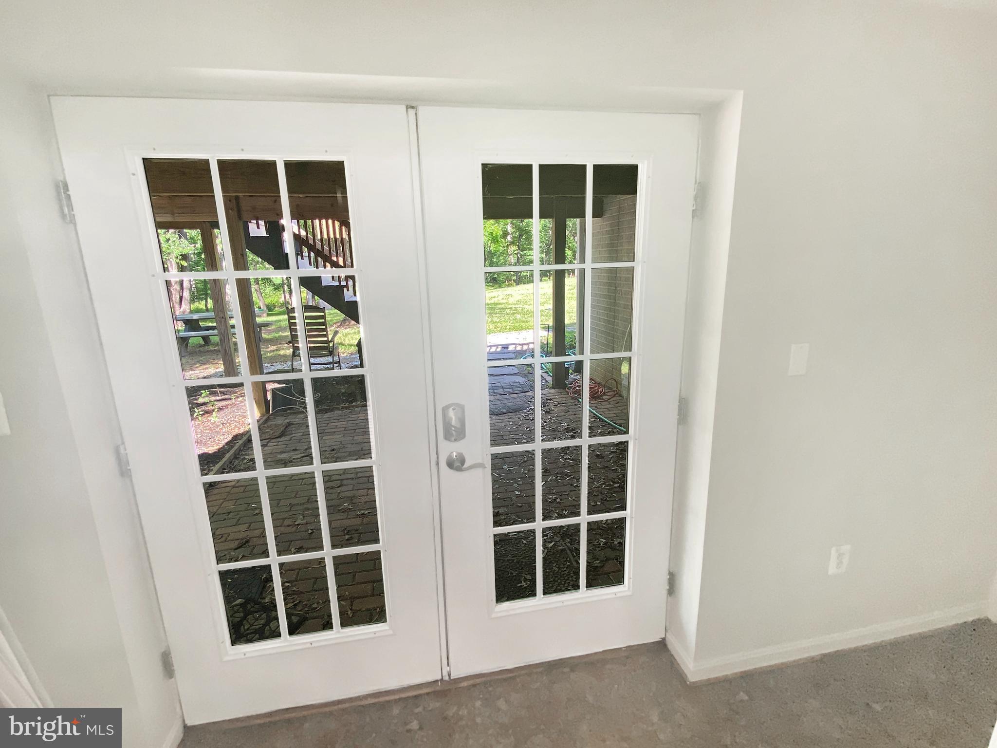 SHELTER KNOLLS - Residential