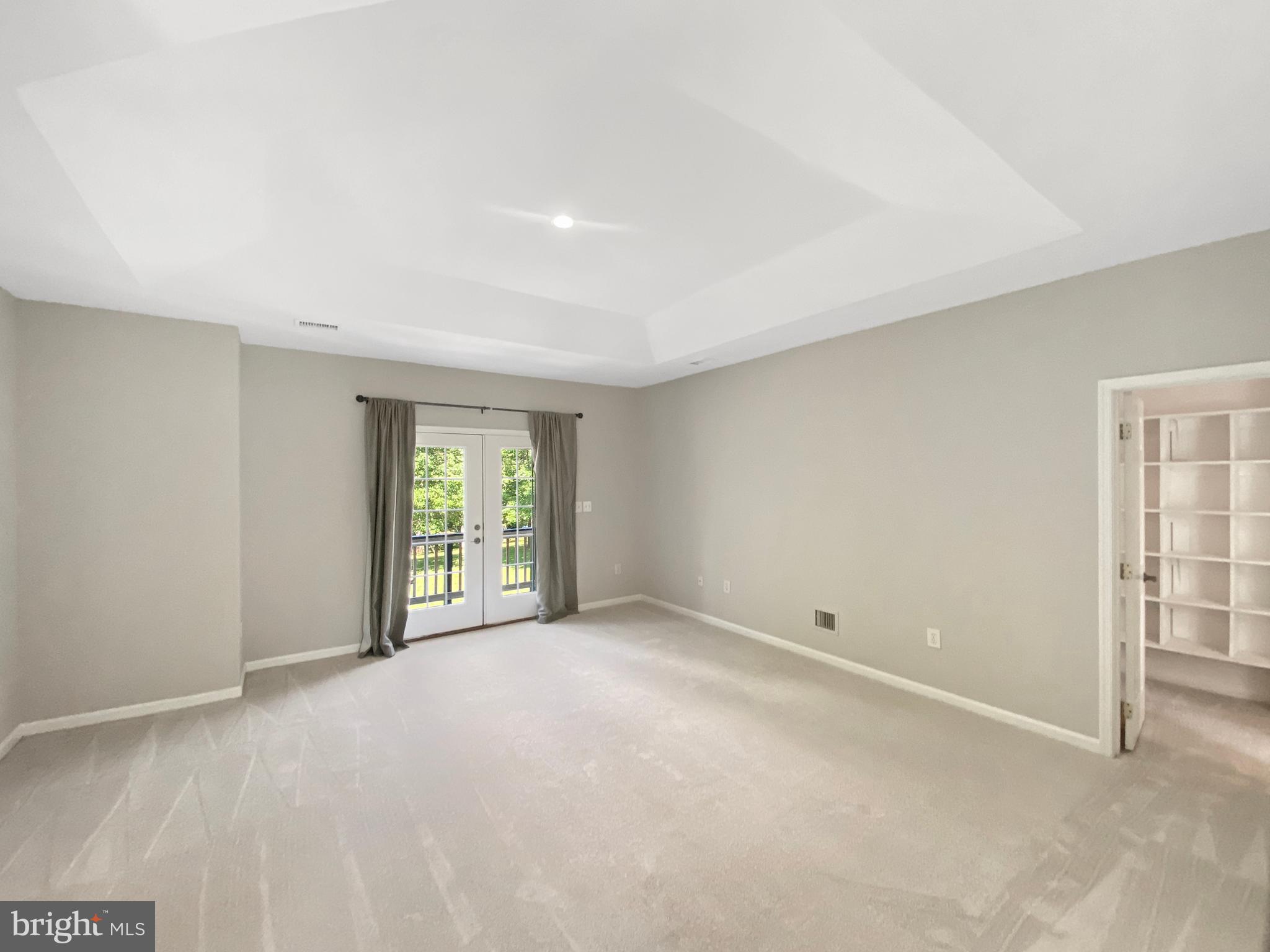 SHELTER KNOLLS - Residential