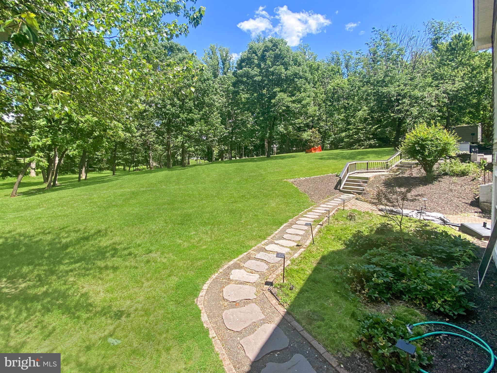 SHELTER KNOLLS - Residential