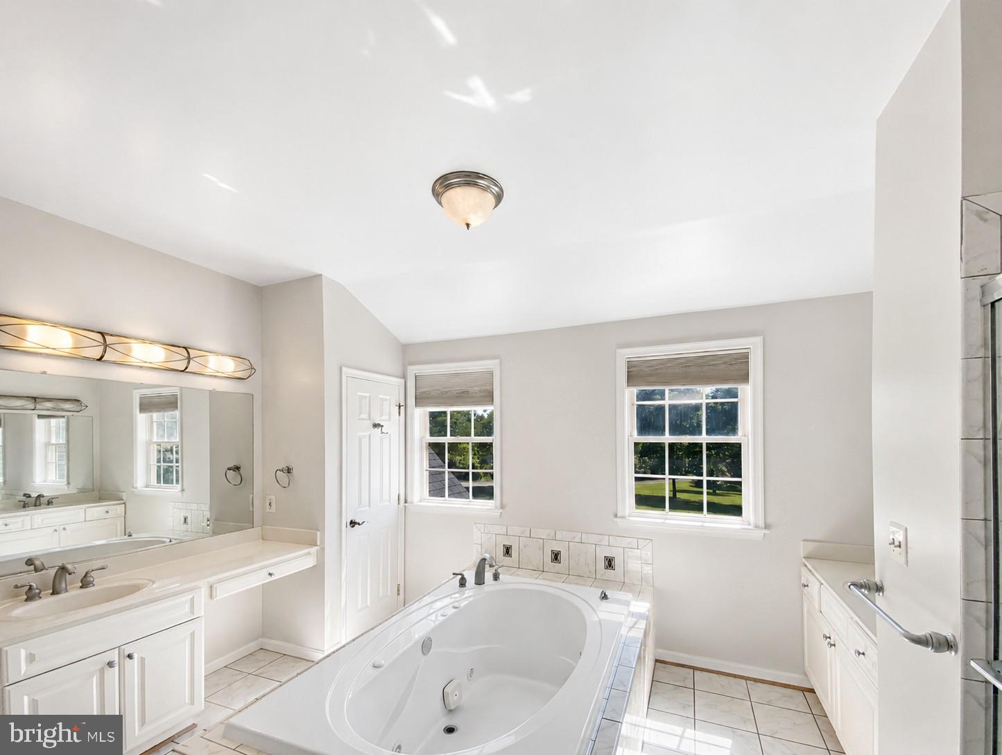 SHELTER KNOLLS - Residential