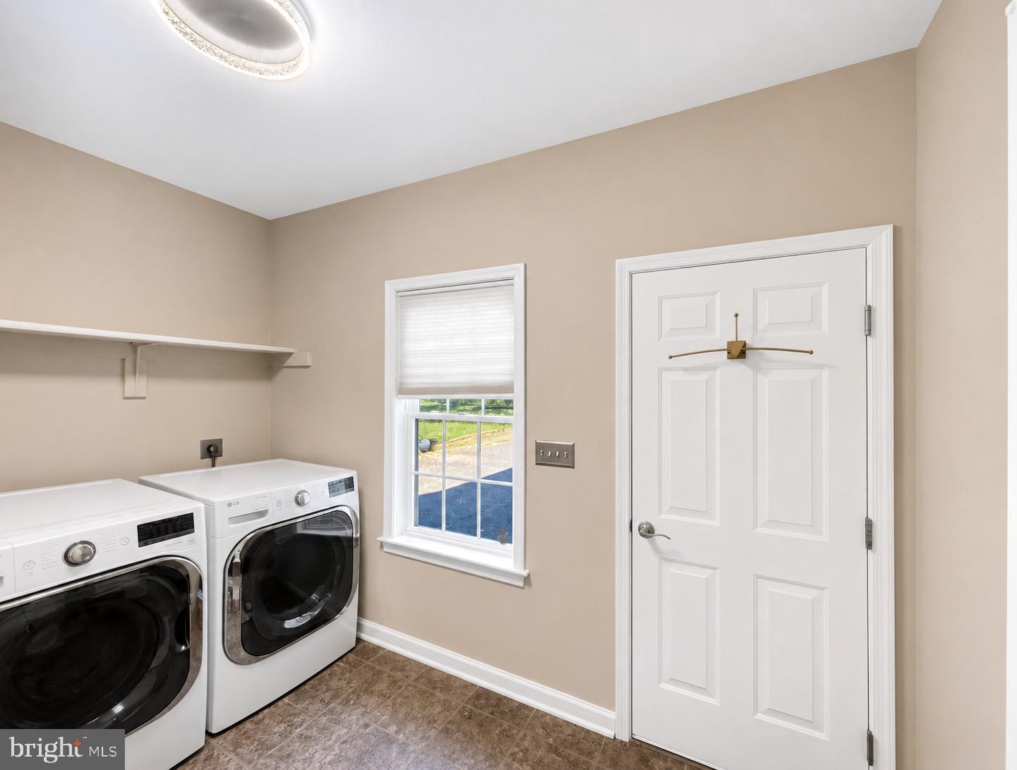 SHELTER KNOLLS - Residential