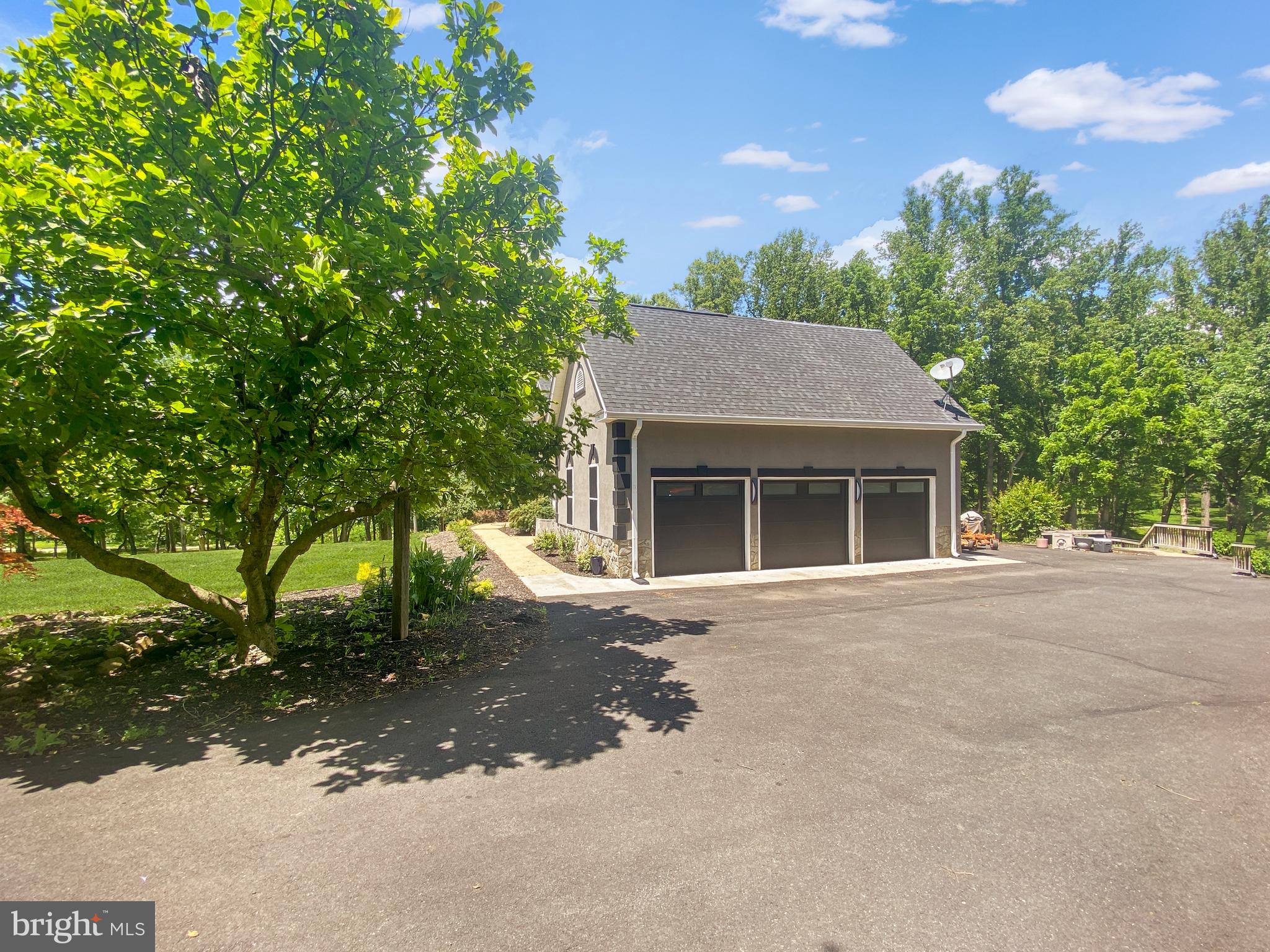 SHELTER KNOLLS - Residential