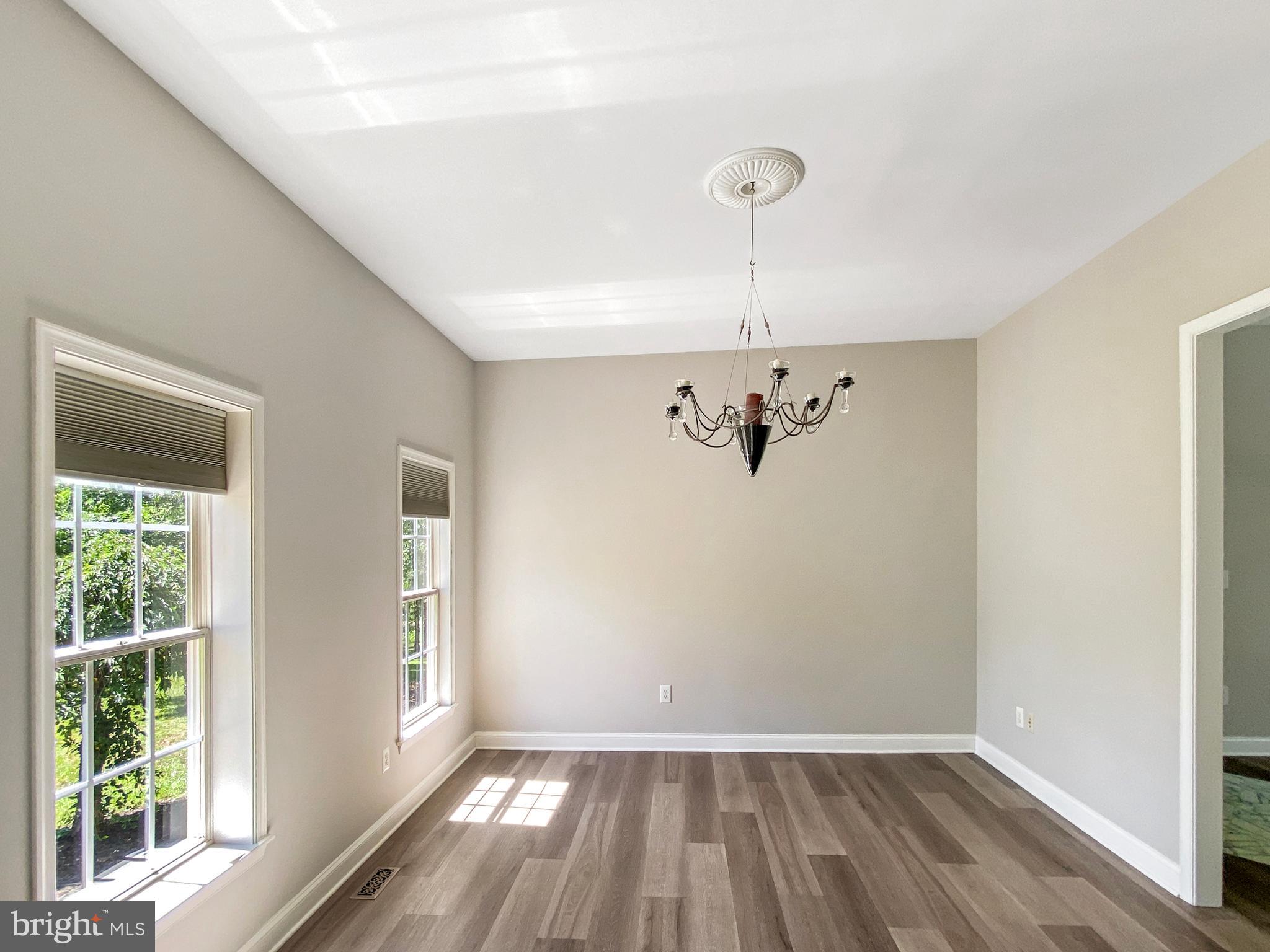 SHELTER KNOLLS - Residential