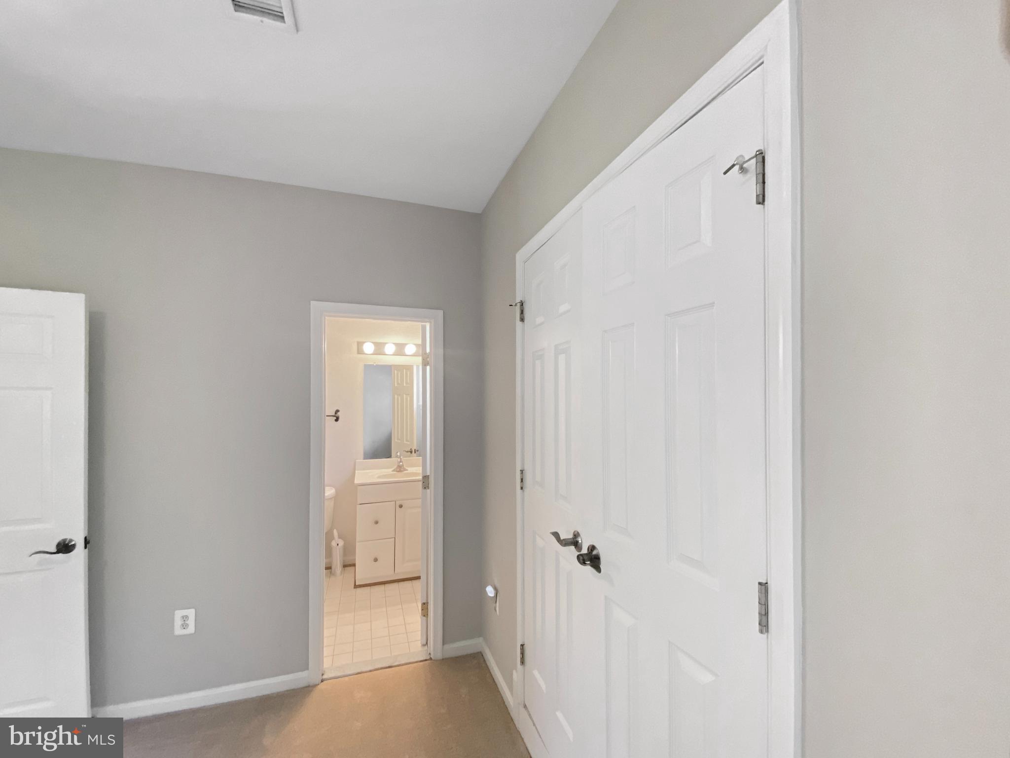 SHELTER KNOLLS - Residential