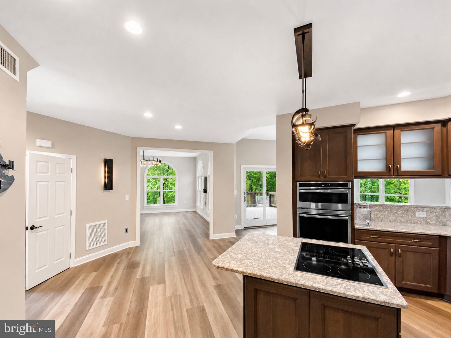 SHELTER KNOLLS - Residential